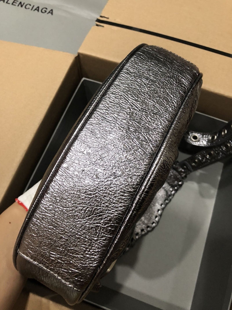 Ba1en*iaga le cagole bags